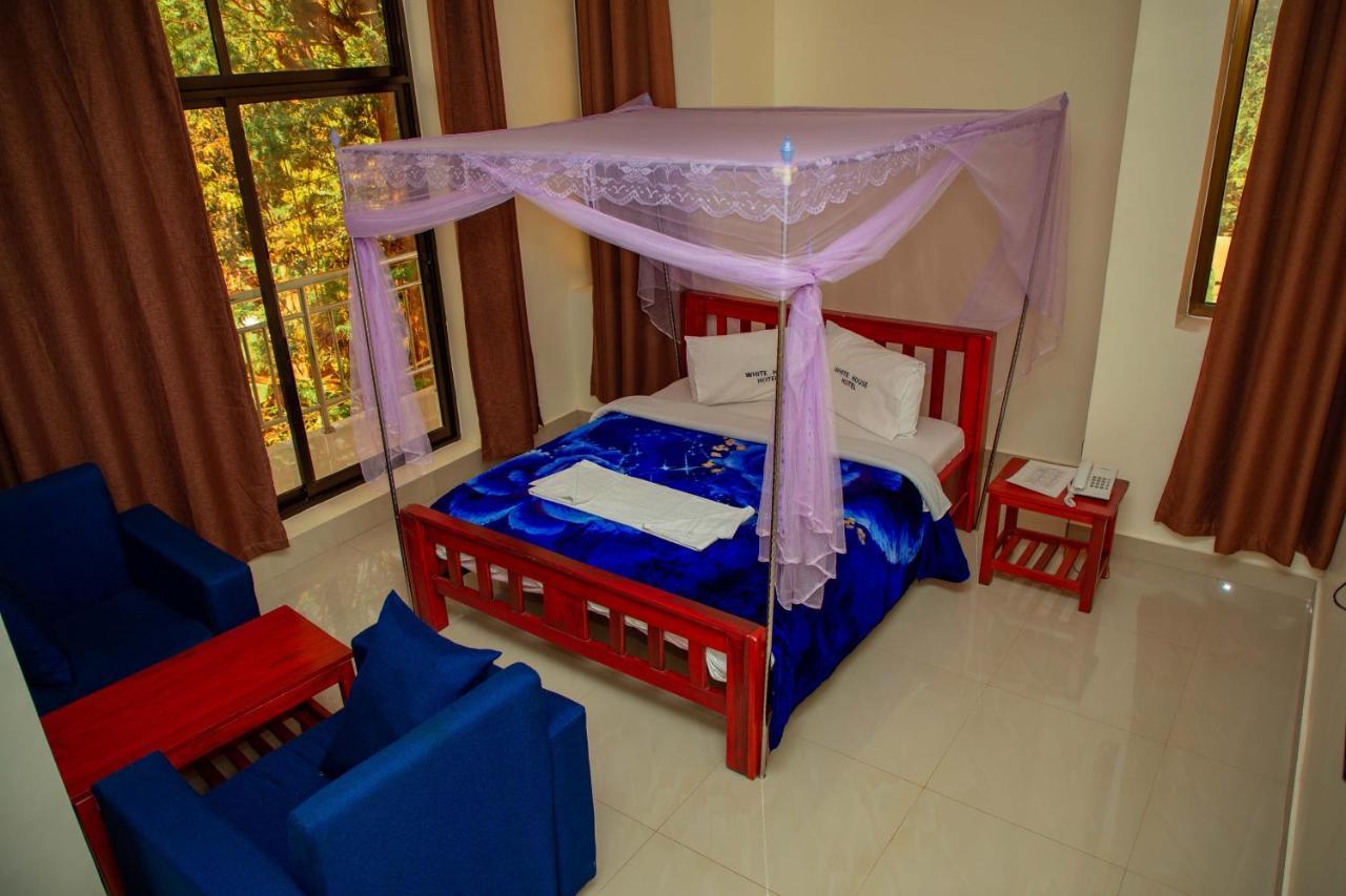 Kitano Tours And Safaris - Kilimanjaro White House Hotel - Tanzania Serengeti Safari & Mount Kilimanjaro Climbing In Moshi Exterior foto